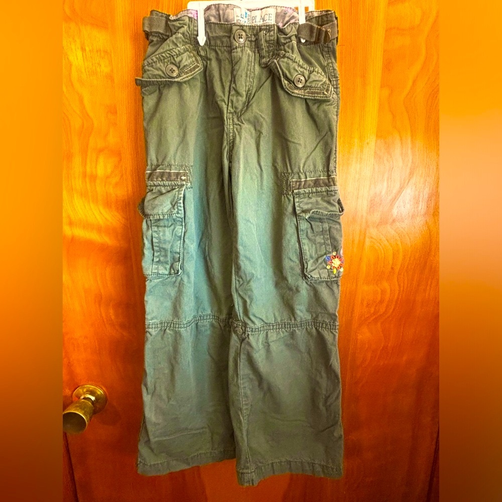 Children’s Place Girls Cargo pant/Capri Olive Embroidered elastic waistband 6x/7